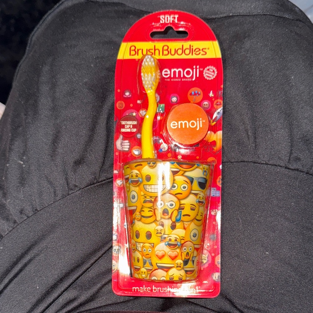 Brush Buddies 3 pc Emoji Toothbrush Set (New)